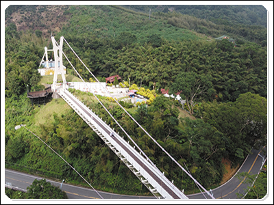太平雲梯跨越龜山與太平山,可遠眺嘉南平原風光