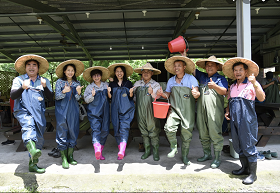 生態養殖龍蝦體驗為豐山社區夏季遊程特色之一。(照片取自農村好讚臉書粉絲專頁)
