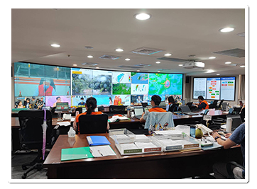 第四代農村發展及水土保持署土石流災害緊急應變小組會議室,連線至中央災害應變中心-工作會議之視訊畫面