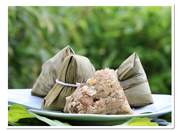 小半天風味餐坊必點的「茶香粽」。