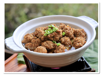 小半天風味餐坊招牌菜之一:古早味醬筍肉丸子