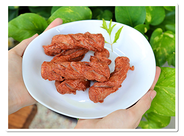 虱目魚香腸細刺經過處理後加上豬肉,口感香滑。